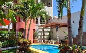Hotel y Suites Los Encantos
